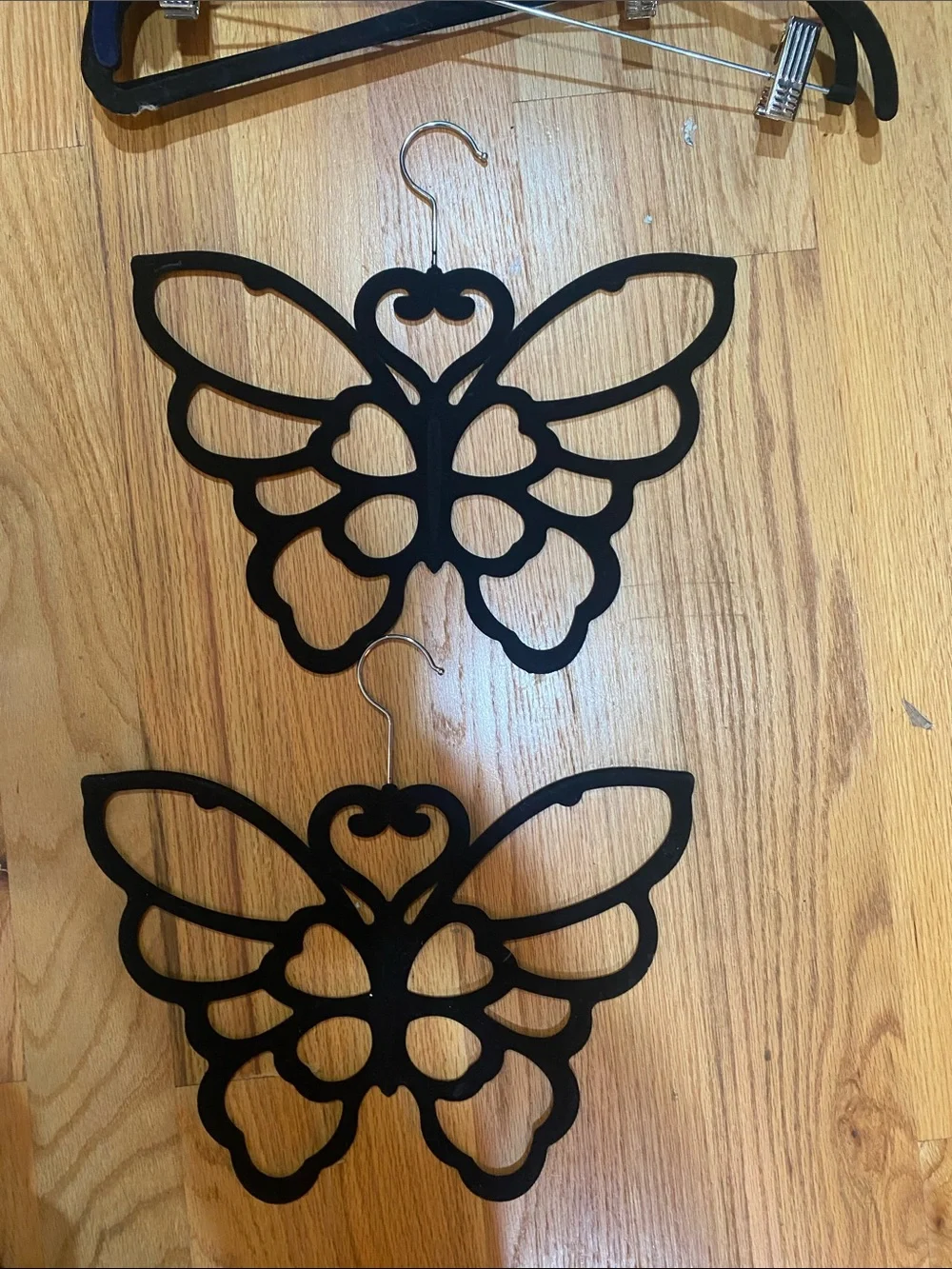 15 assorted velvet hangers